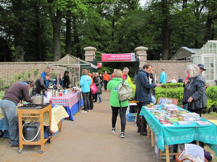 20160514 Gezellige drukte in Tuinderij Eyckenstein a - 750