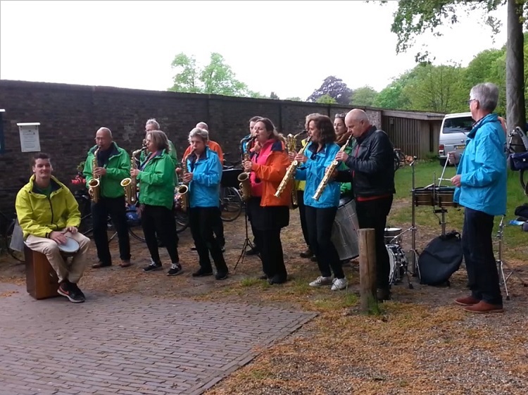 20160514 Muziekale begeleiding door Tutti Saxi - 750b